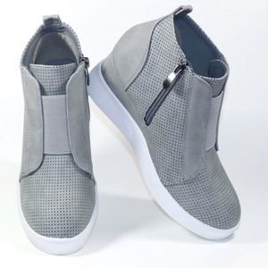 Journee Collection Clara Gray Soft Faux Leather Women's Wedge Sneaker Size 7